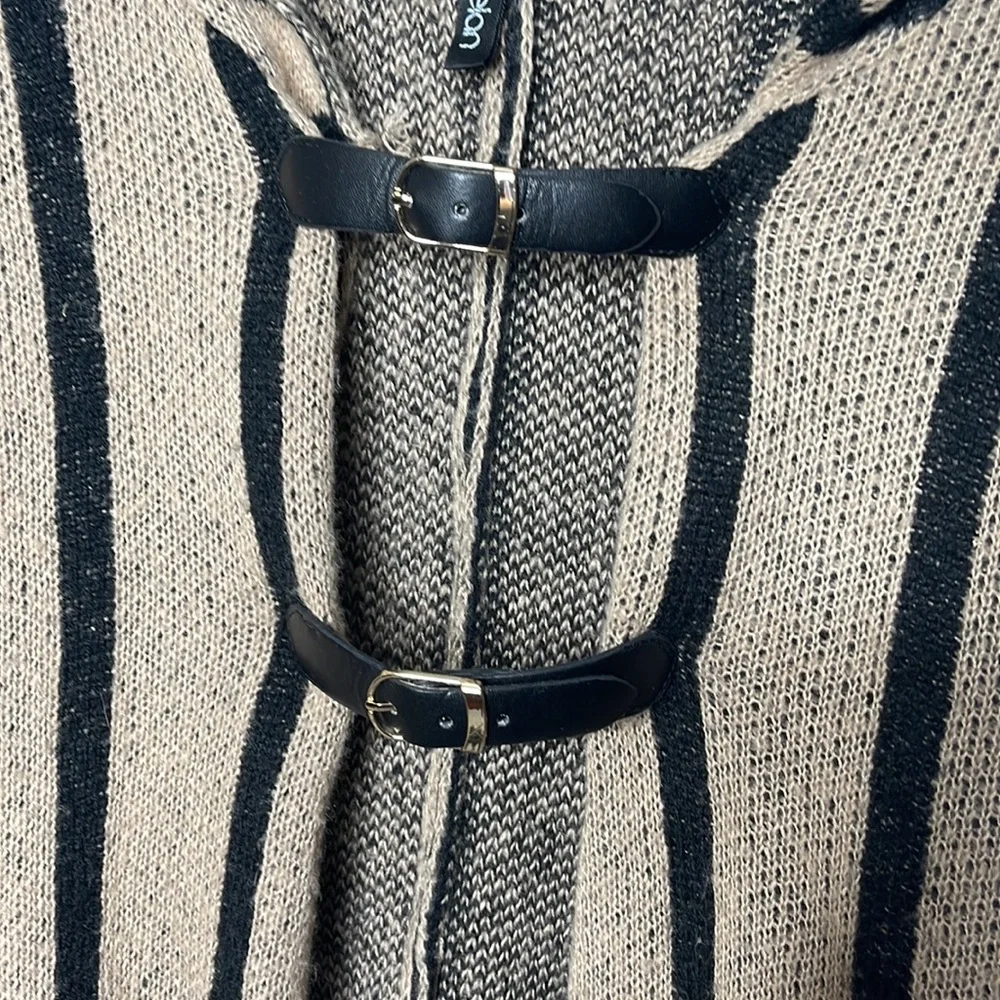 Elan Poncho Sweater With Buckle Detail Sz OSFM! - Picture 2 of 6